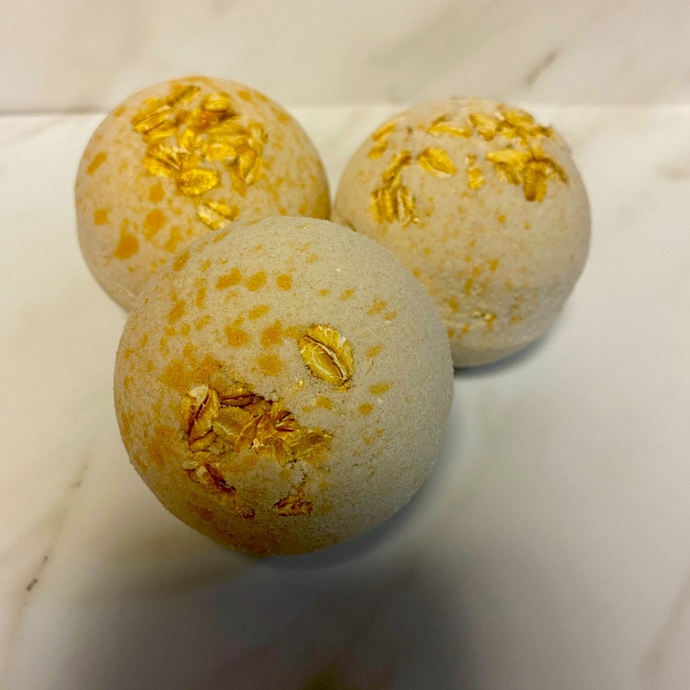 Oatmeal Milk and Honey Bath Bomb